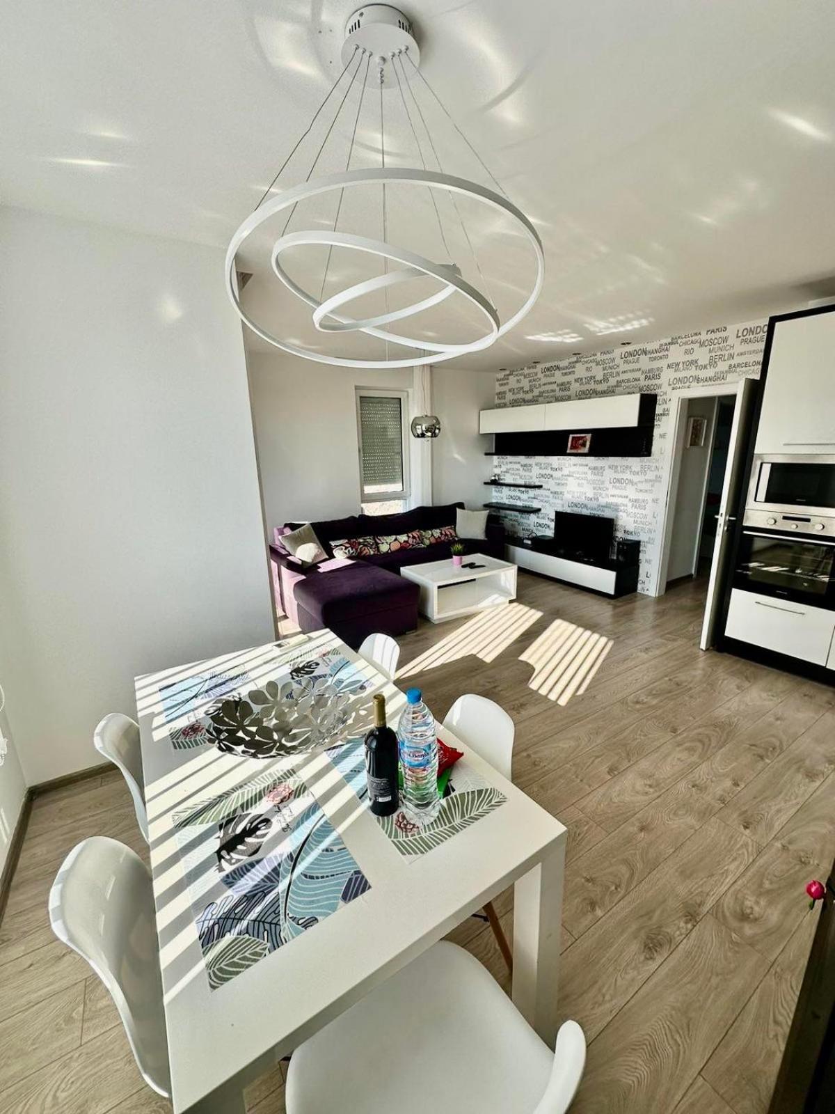 Briz Apartment; 2 Bdr; 6 Guests; Private Parking Варна Экстерьер фото